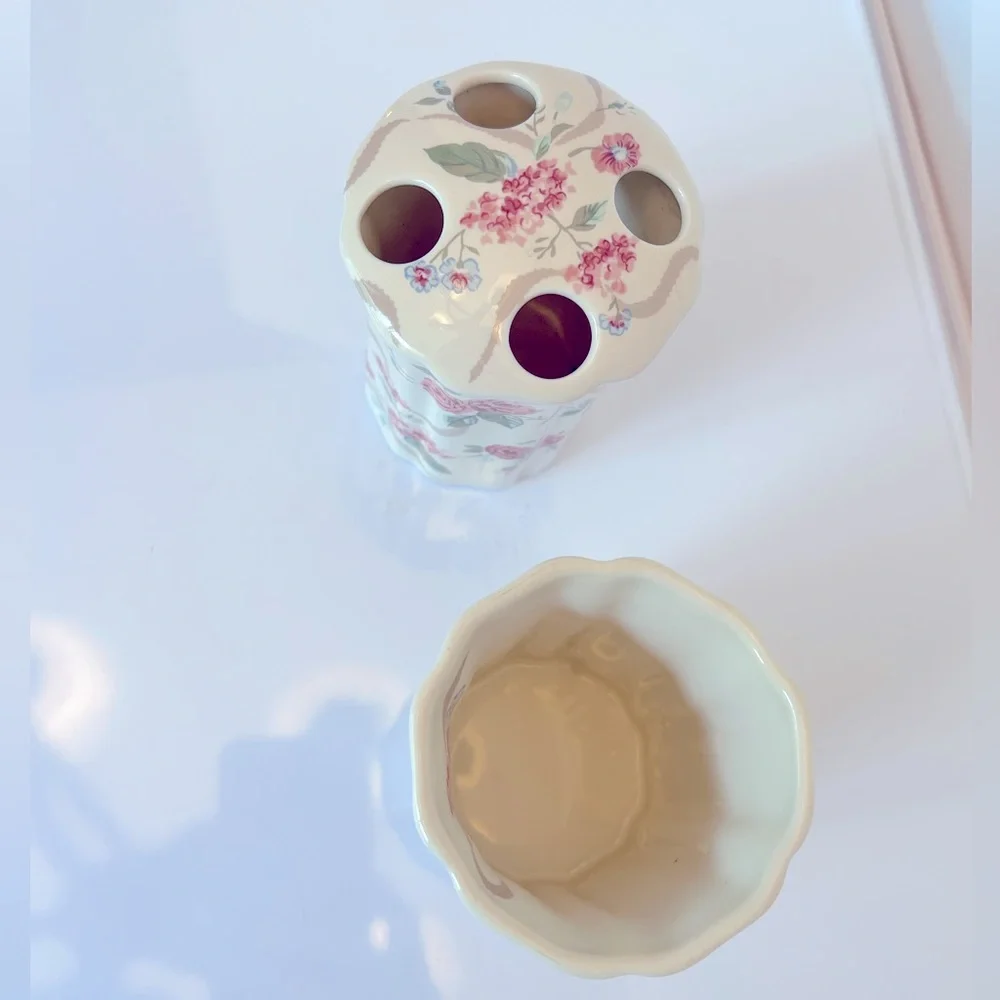 Vintage Ceramic Toothbrush Holder and Cup in Shades of Pinks/Blue/Greens and Tan